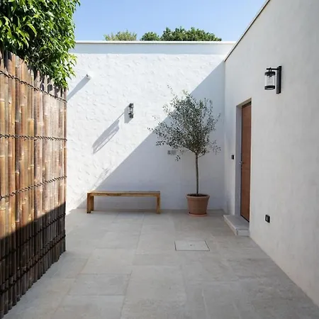 Andresitas Palace By Guide Bale