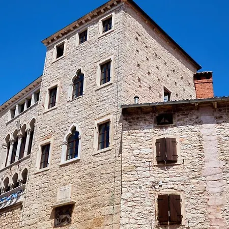 Andresitas Palace By Guide Bale